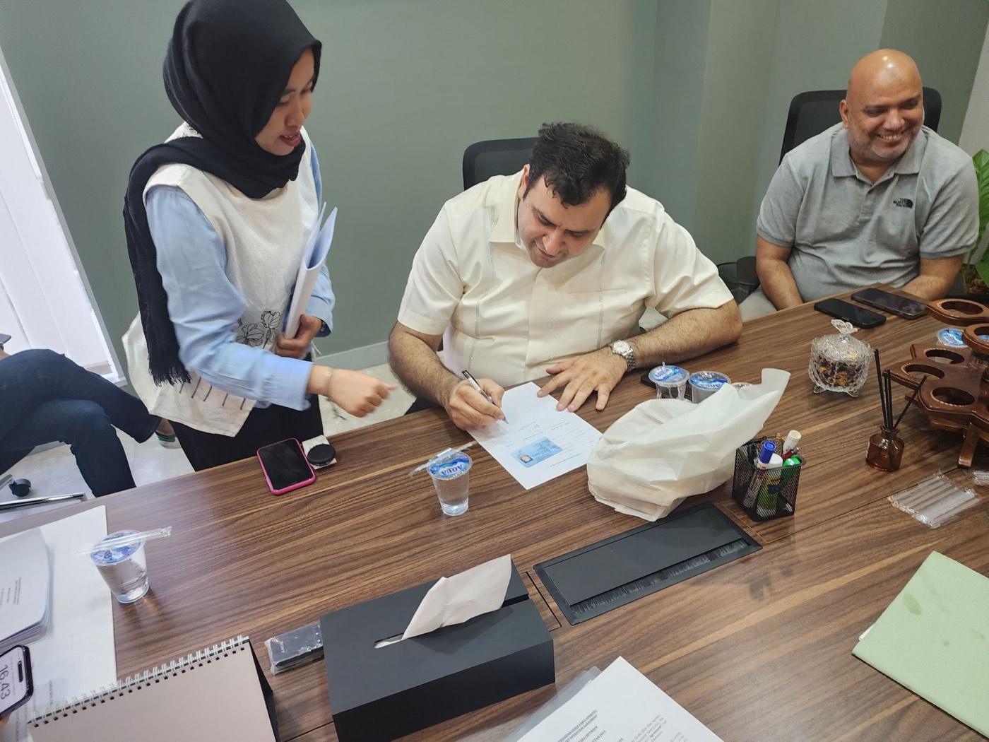 Signing the Joint Operation Agreement between PT Indo Sultan Jaya and the Bandung soap manufacturer